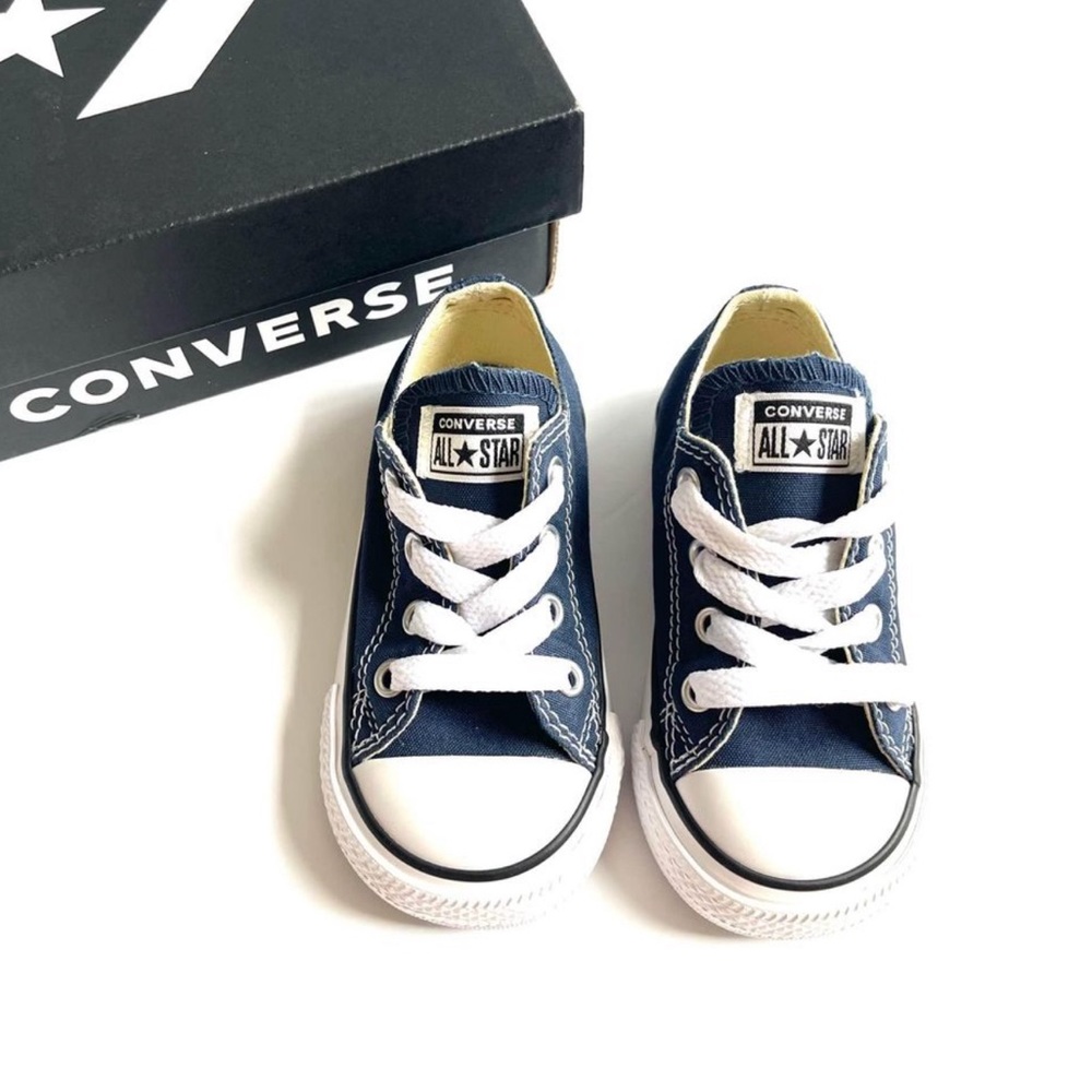 New Baby Navy Converse (5c)